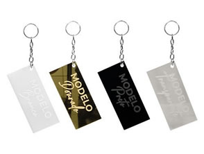 Chaveiros personalizados em acrílico