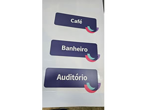 Placas em ps com corte especial e adesivadas no Centro de Niterói