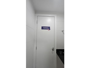 Placas em PS com corte especial e adesivadas no Centro de Niterói